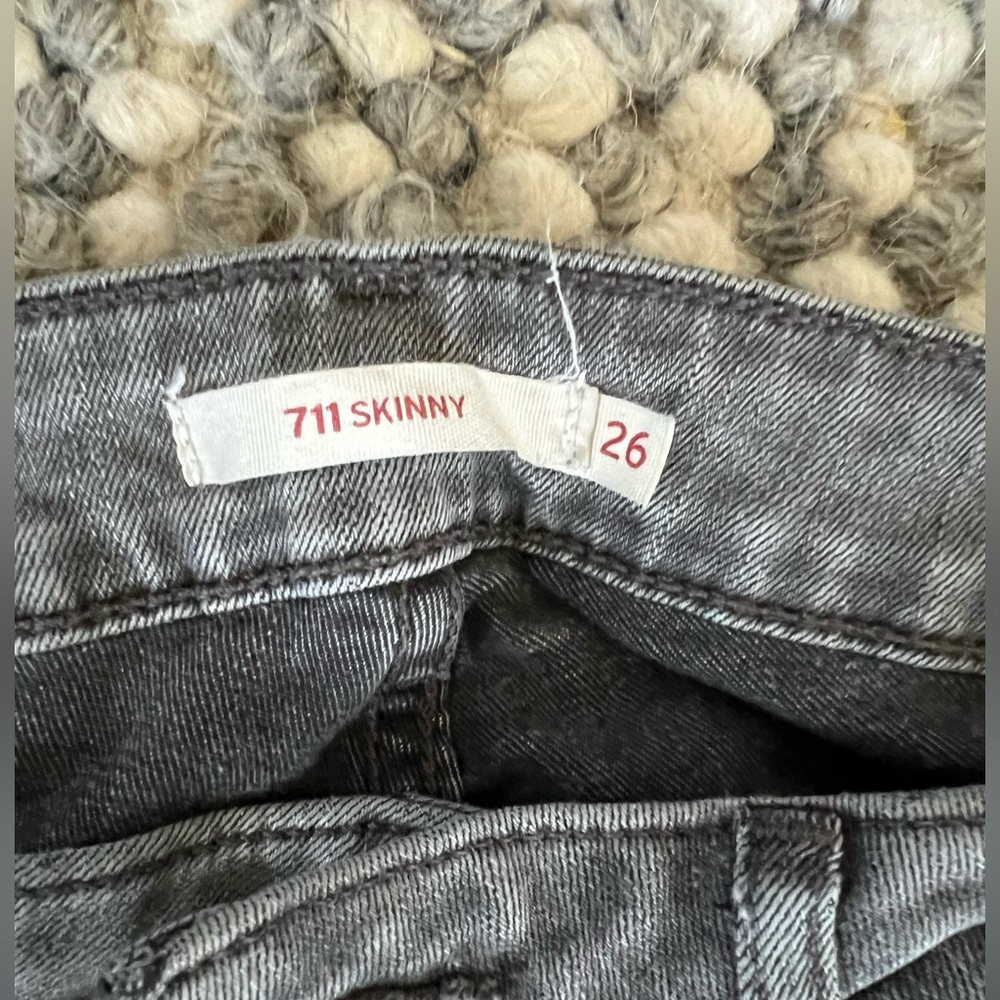 ** Levi’s women’s grey jeans **